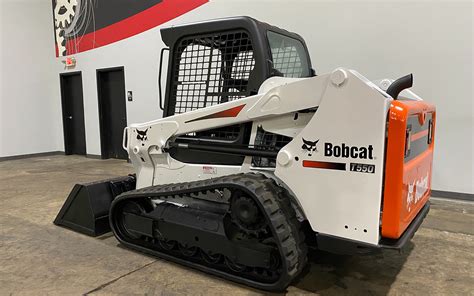 Bobcat® T550 Tracks: 22.07 